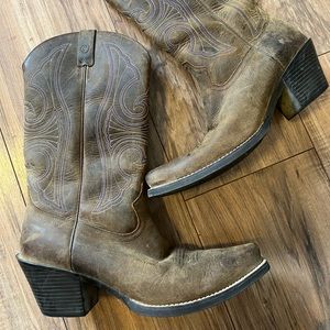 Arita Round Up D Toe Western cowboy Boot size 9B. Great condition.